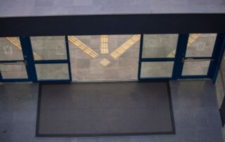 instalación puertas automáticas